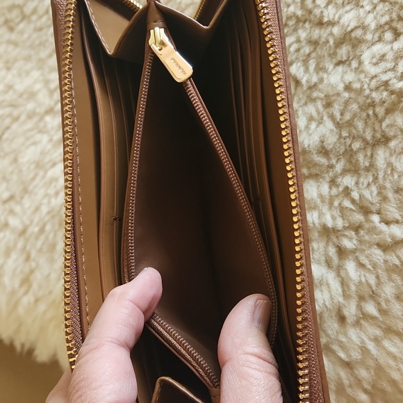NWOT Coach Signature Leather Zip Around Long Wallet 🤎💛 - Picture 9 of 16